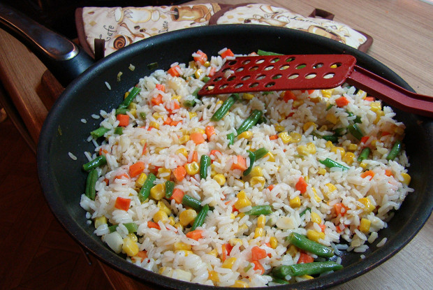 Ризотто с овощами, луком и морковью