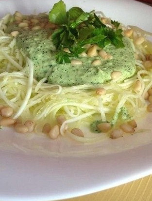 Сыроедческая паста с цукини и соусом из кешью