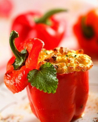 Сладкие перцы, фаршированные полентой и сыром