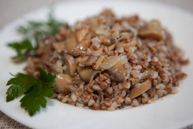Запеченная гречка с мясом и грибами