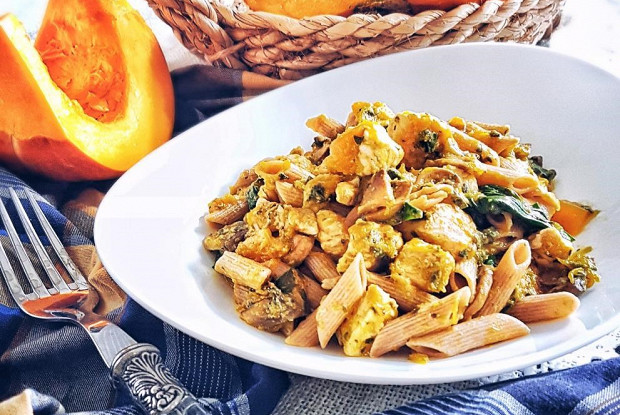 Лапша с тыквой и грибами