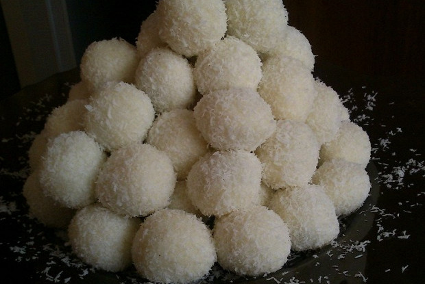 Кокосовые конфеты с изюмом