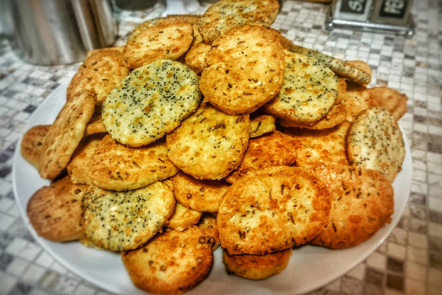 Пряные сырные печенья