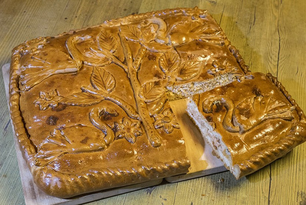 Пирог из семги и судака
