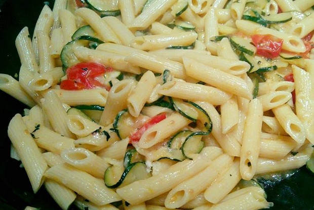 Пенне с цукини и домашним сыром