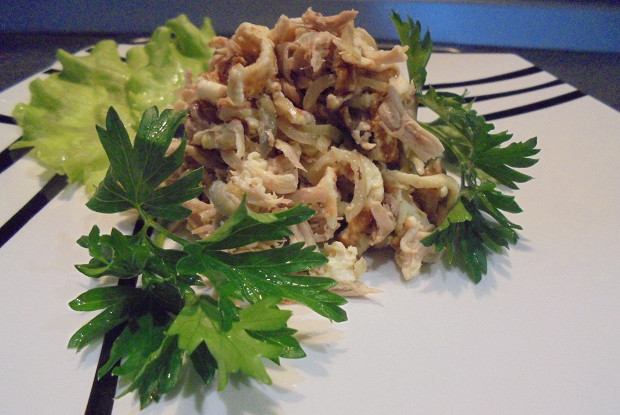 Салат «Министерский» с куриной грудкой и яичными блинчиками
