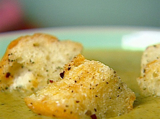 Курица с лимонами и крутонами