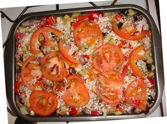 Мясное рагу с перцем, помидорами и баклажанами