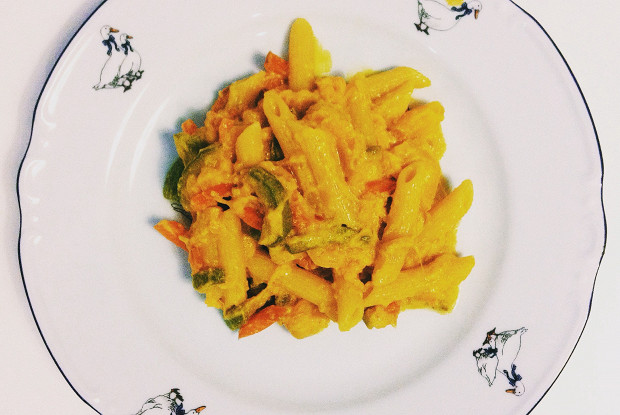 Пенне с тыквой, овощами и креветками