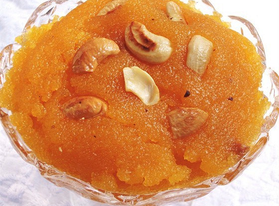 Пряная манная каша с шафраном и кешью