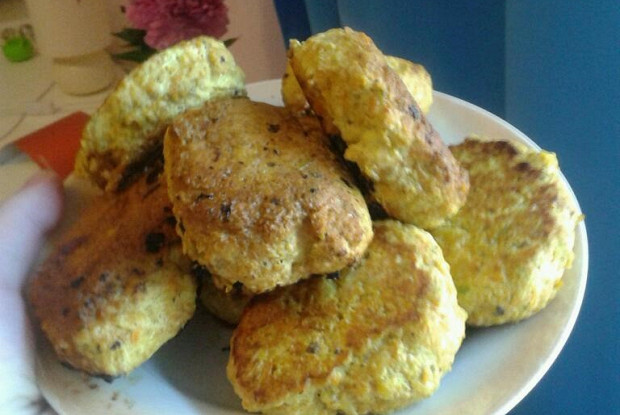 Диетические куриные котлеты с морковью