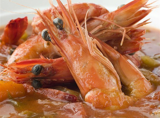 Гамбо с креветками, мясом краба и беконом