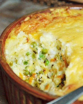 Рыбный пирог с белым соусом