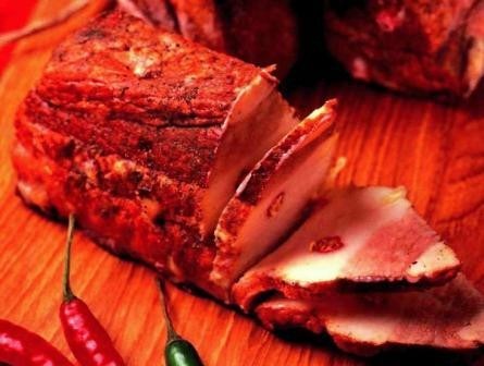 Сало соленое в луковой шелухе