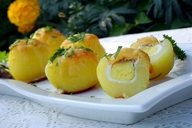 Перепелиные яйца, запеченные в картофеле