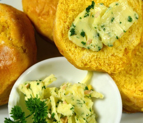 Масло с копченым лососем и укропом