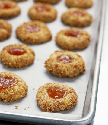 Пасхальное миндальное печенье с джемом