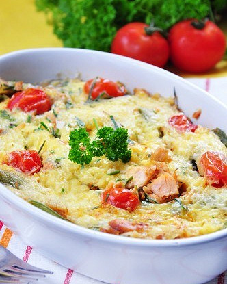 Запеченый лосось с картофелем, укропом и сливками