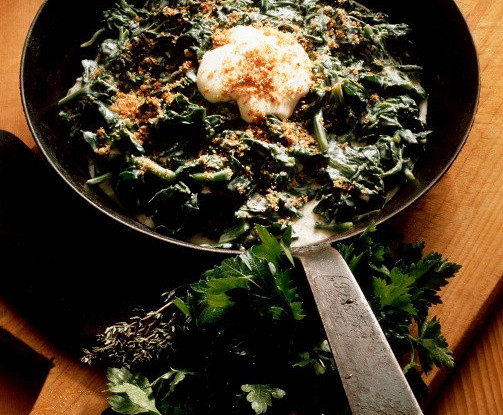 Мангольд с изюмом и кедровыми орешками