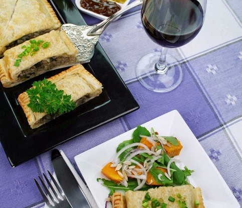 Штрудель с грибами и козьим сыром