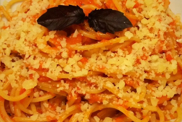 Спагетти с соусом из печеных перцев