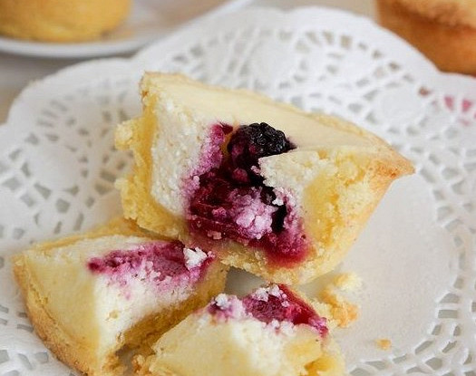Песочные корзиночки с начинкой из творога