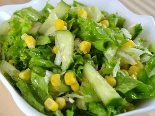 Салат с сельдереем и оливками