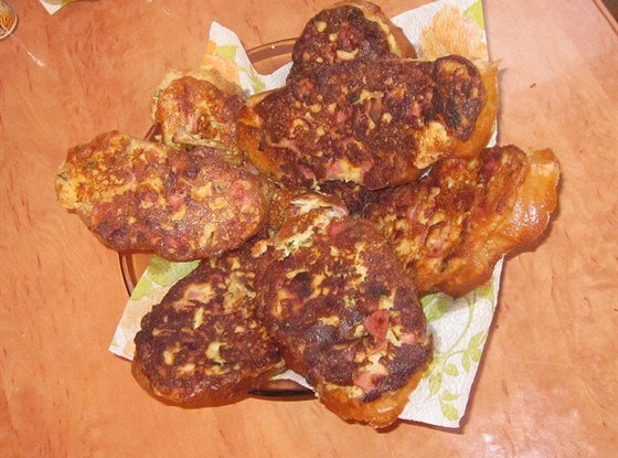 Горячие бутерброды с колбасным сыром