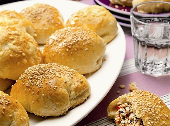 Итальянские булочки с сыром и томатами