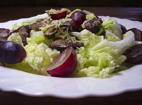 Теплый салат с куриной печенью