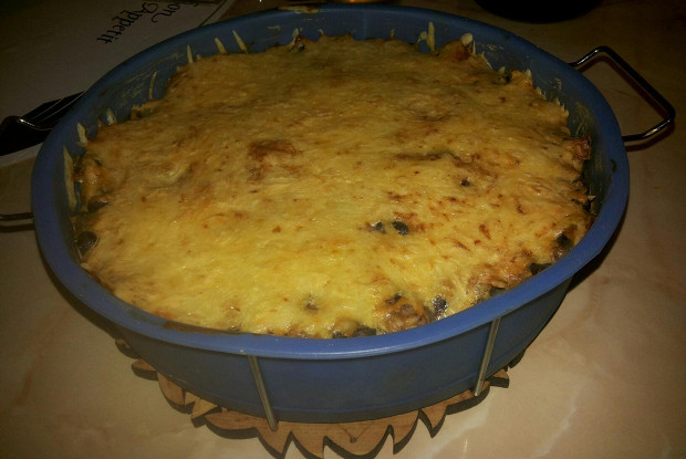 Запеканка из макарон и куриных сердечек