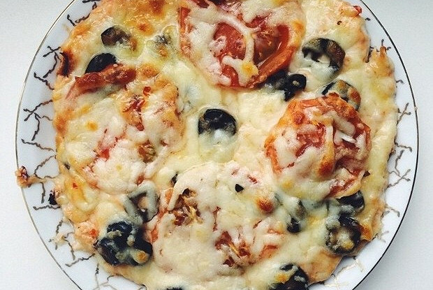 Диетическая пицца на курином тесте