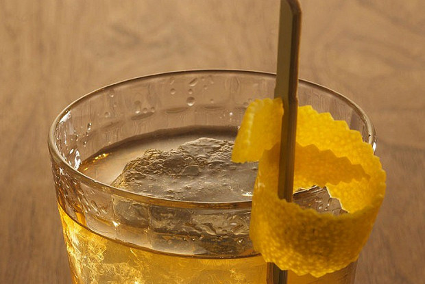 Коктейль «Олд-фэшенд» (Old Fashioned)