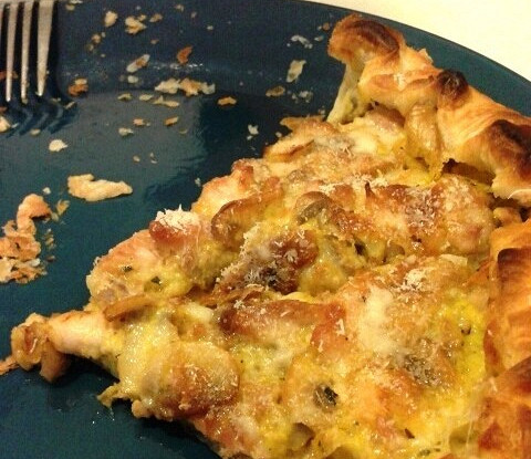 Слоёный пирог с курицей и грибами