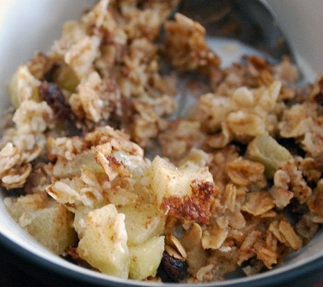 Запеченная овсянка с яблоками и специями