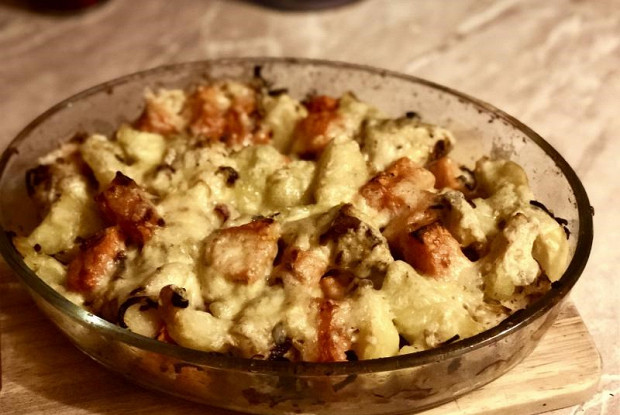 Курица, запеченная с тыквой и картофелем