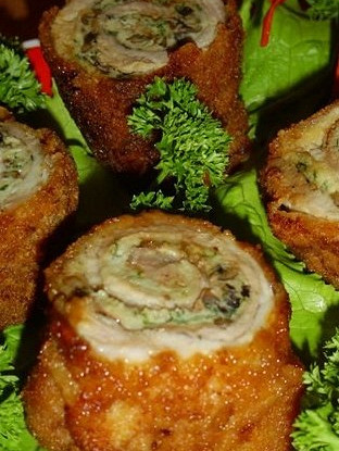 Свиные рулеты с омлетом и грибами