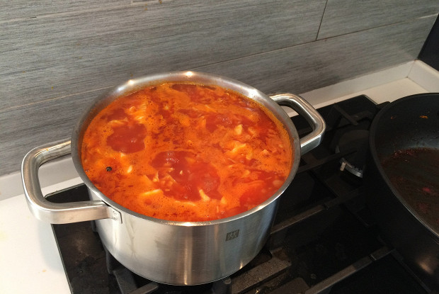 Борщ с говядиной и томатным пюре