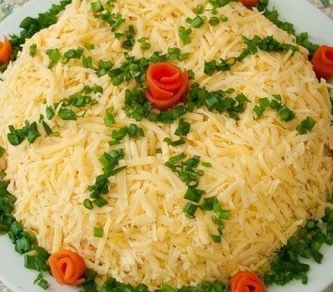 Салат «Праздничный» с сырoм