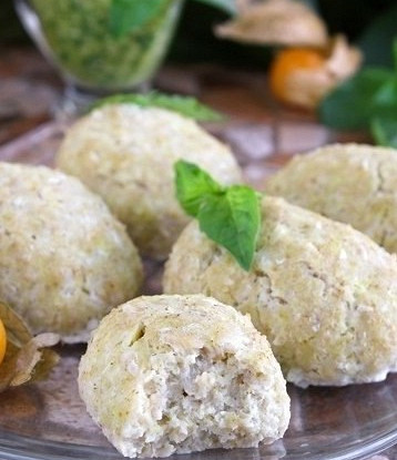 Паровые рыбные котлеты с перловкой