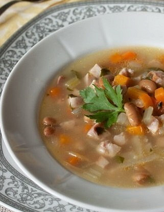 Суп с ветчиной и фасолью