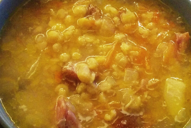 Гороховый суп с копчеными ребрами