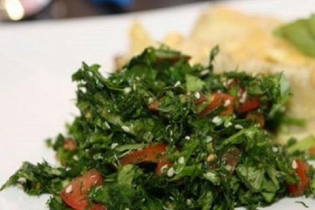 Салат из морской капусты с тунцом