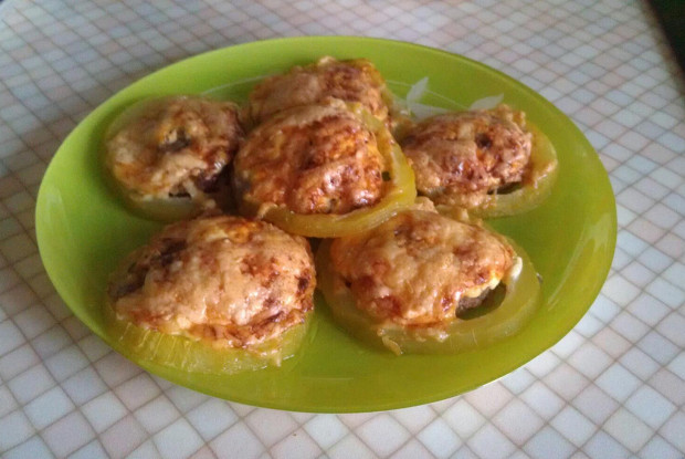 Кабачки, фаршированные фаршем и сыром