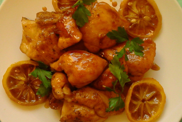 Лимонная курица под соусом