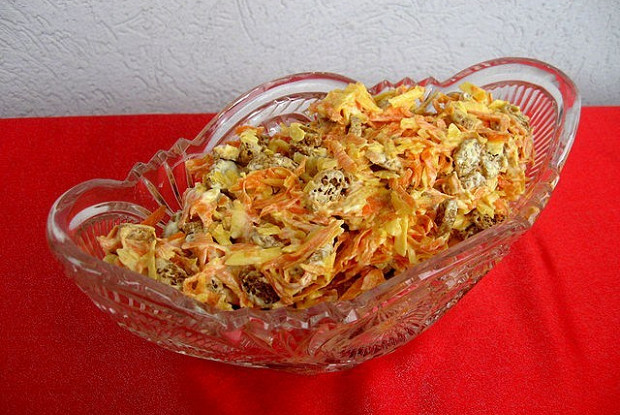 Салат с сухариками и морковью по-корейски