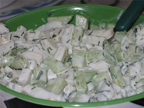 Салат из огурцов со взбитой сметаной