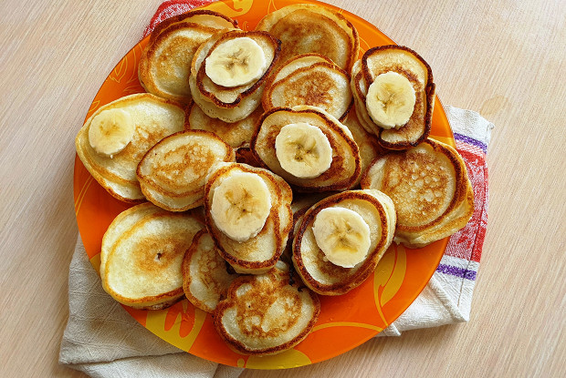 Кефирные оладьи с бананом