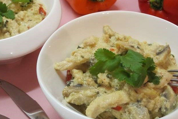 Фрикасе из курицы с грибами и болгарским перцем