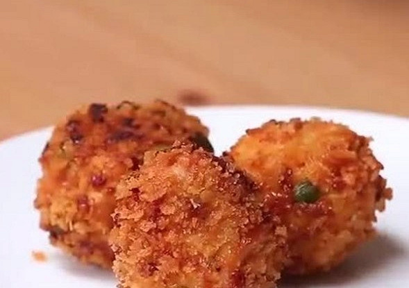 Куриные шарики с моцареллой